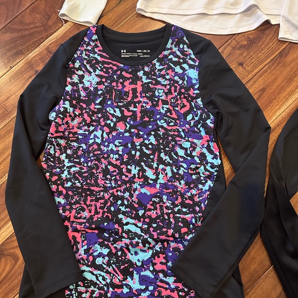 Lot of 4 Under Armour t-shirts size small and medium lightly used slick feel - Picture 5 of 5